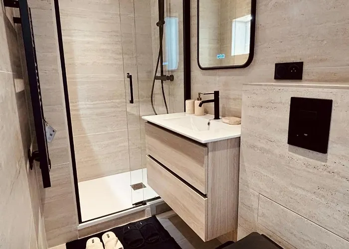 Le Penthouse Bourdonnais L شقة *